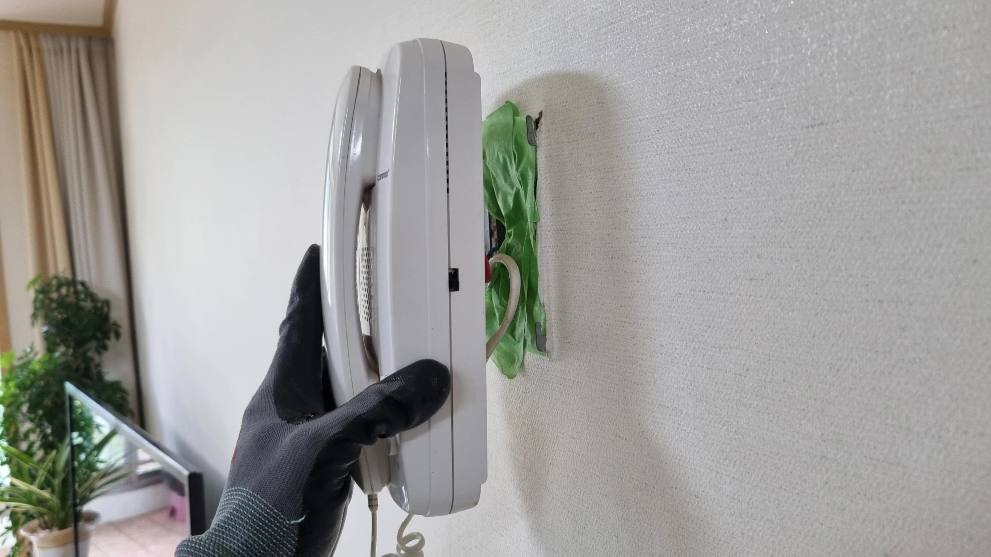 인터폰 뗀 모습