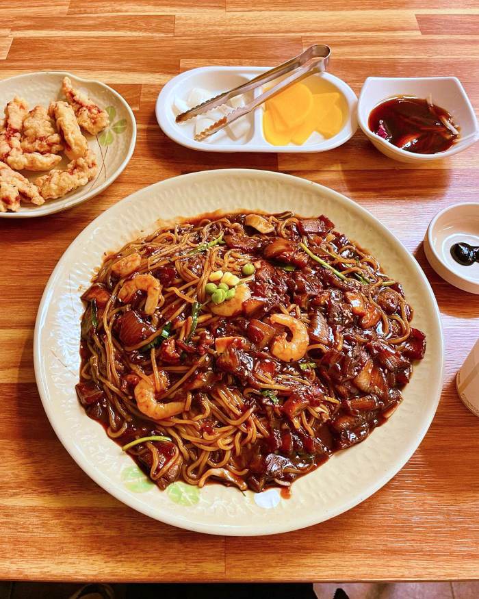 놀라운토요일 서울 경동시장 매운 우삼겹 쟁반짜장 맛집