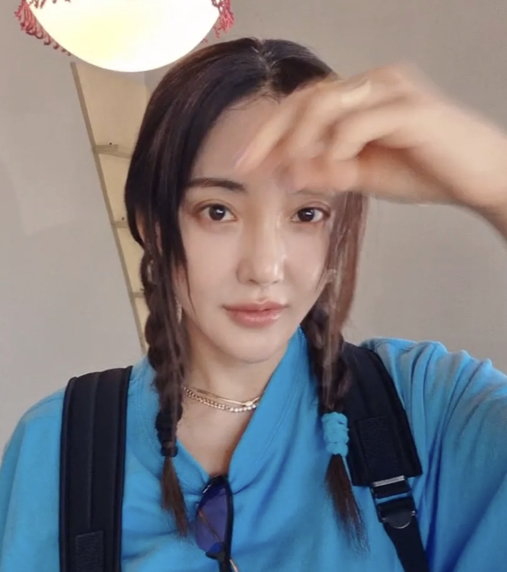 가수 바다 동안 미모 돋보이는 일상 모습
