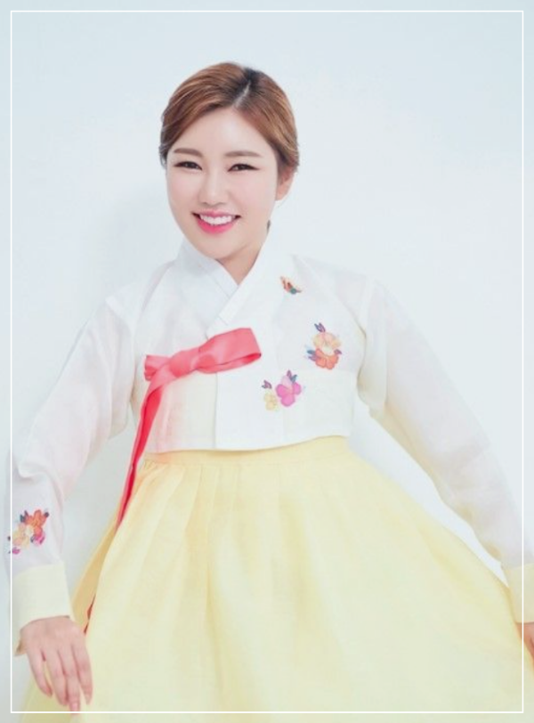 한복입은 트롯가수 송가인