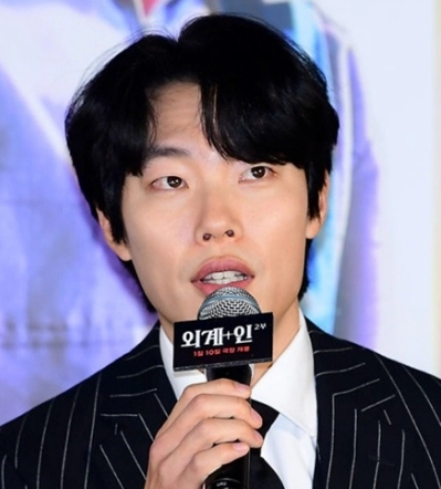 류준열 프로필 나이 고향 학력 인스타 사진전