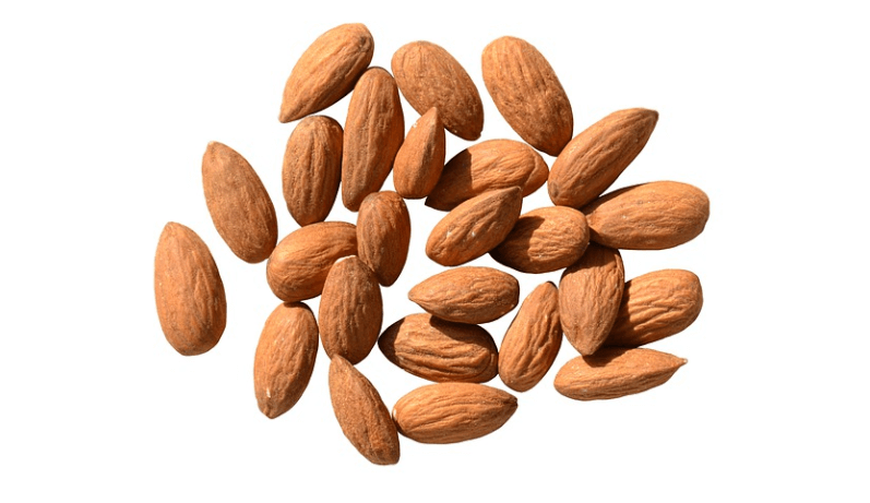 하얀바닥에 아몬드