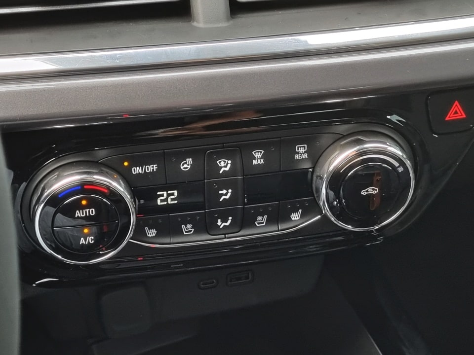 트랙스 크로스오버의 공조 컨트롤러는 이렇습니다.