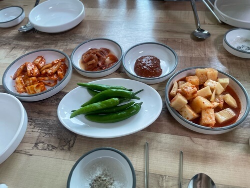 용인시청-근처-맛집-한방삼계탕-밑반찬