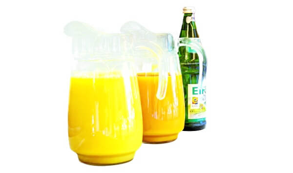 병에-담겨있는-오렌지주스