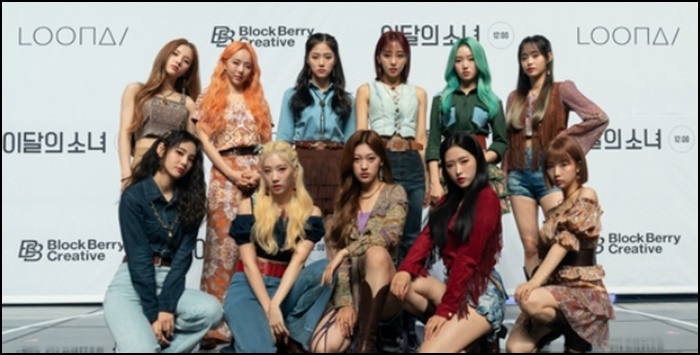 완전체로-포즈를-취하는-그룹-이달의소녀의-모습