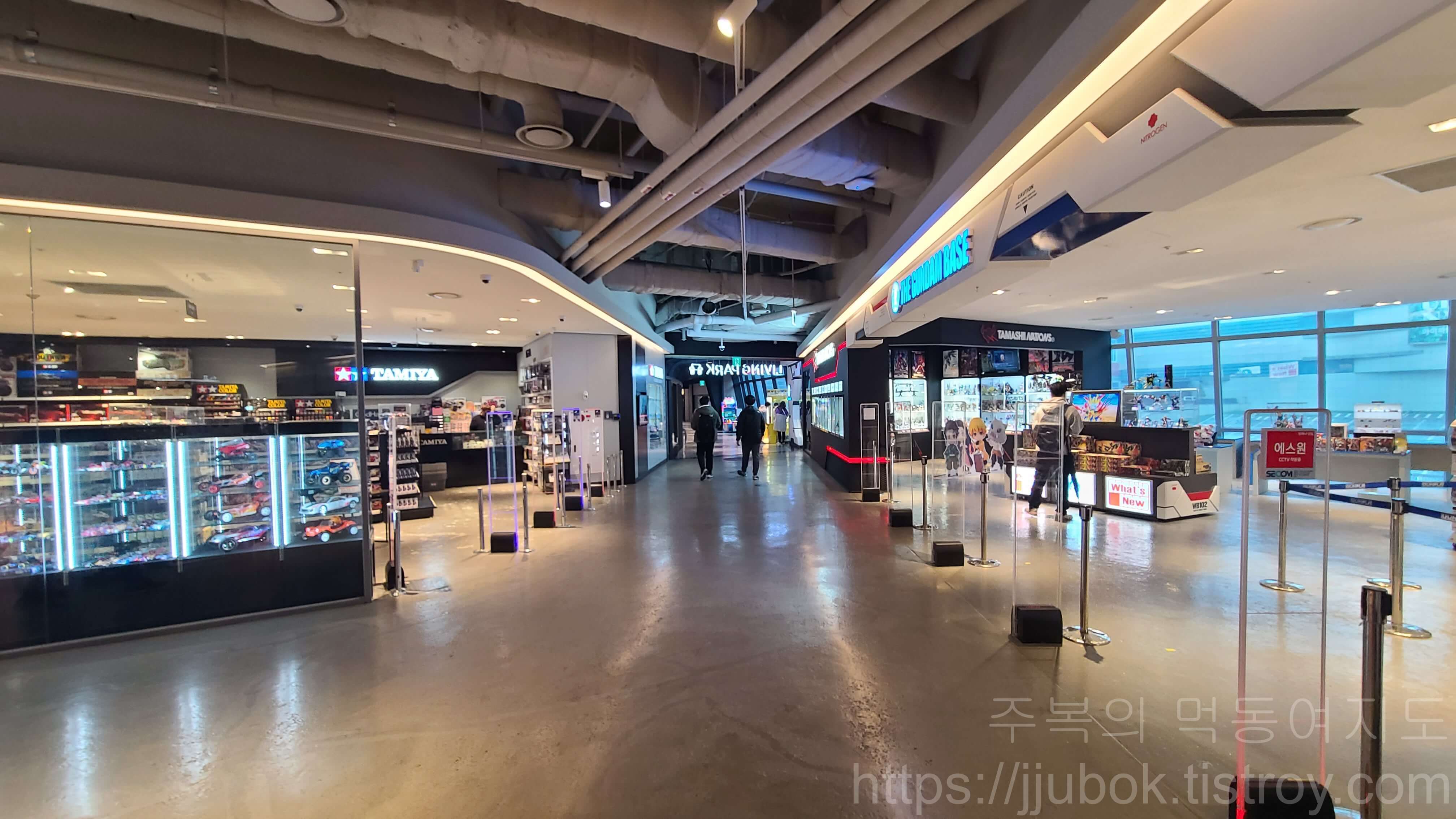 용산-아이파크-6층-건담-베이스-타미야-매장