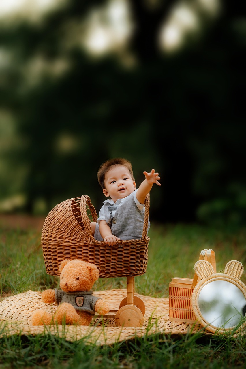 아기랑 동물 사진