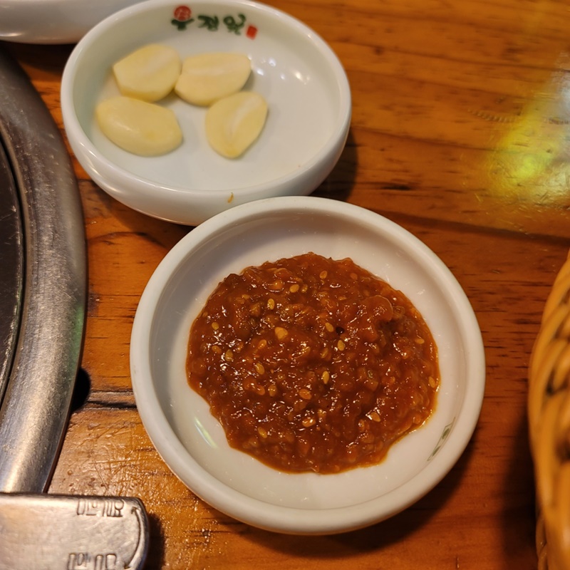 산본역 우정원 - 쌈장과 마늘