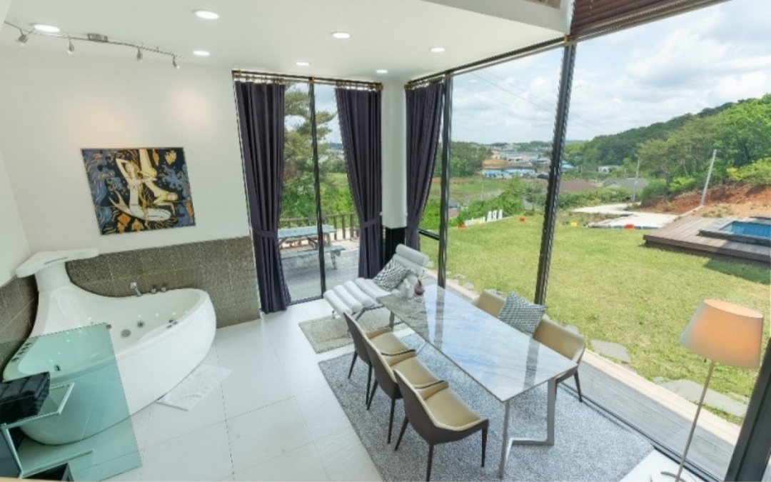 쉼펜션 측도아라 거실