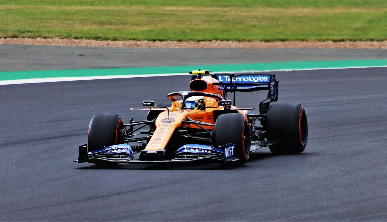 F1 머신은 어떻게 완성되는가 — 과학과 예술이 만든 속도의 결정체