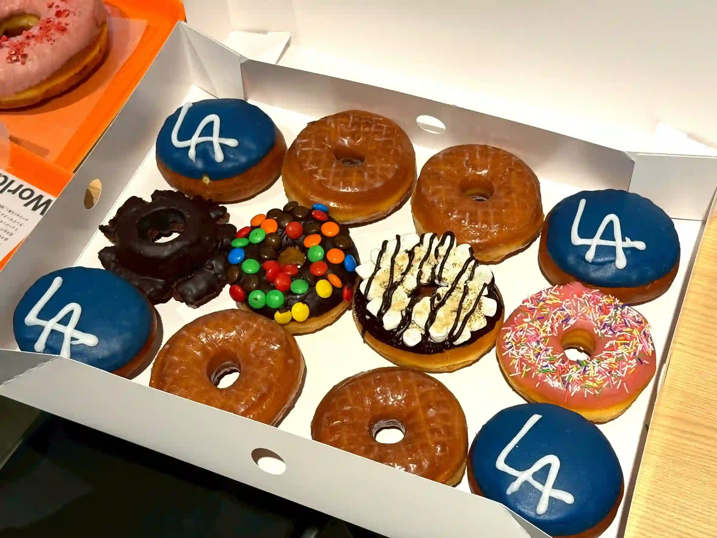 한정 LA 블루 커스터드 크림 12개입 세트(5,500엔)