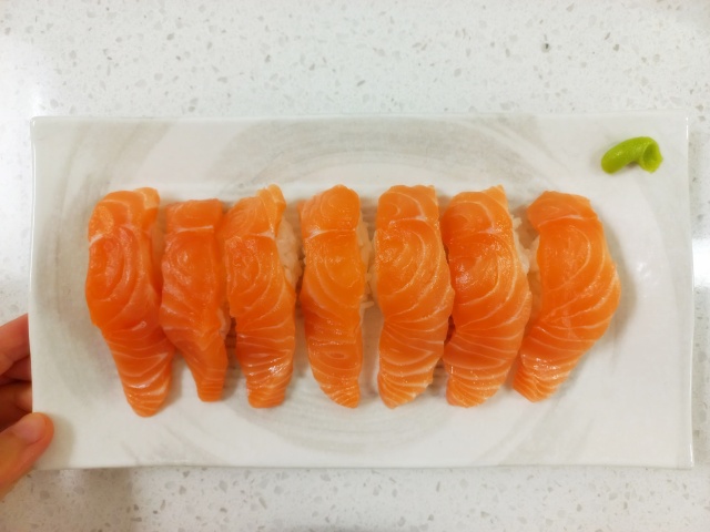 초간단 연어초밥 만들기 (ft.케이퍼와 양파소스)