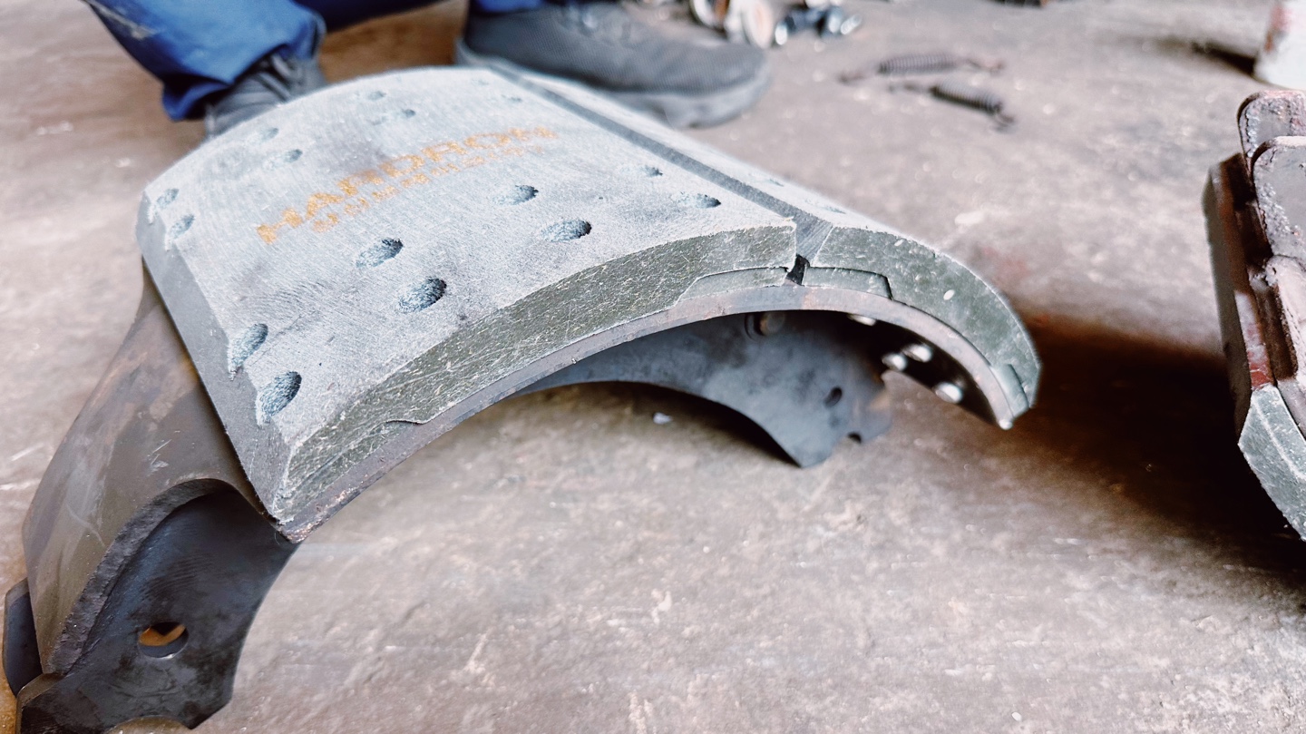 버스 브레이크 드럼 & 라이닝 교체