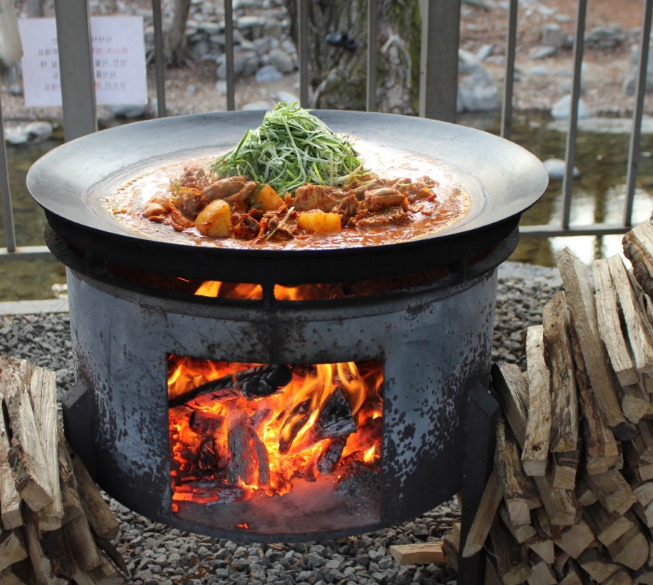 올림픽밸리 솥뚜껑닭볶음탕 대표메뉴