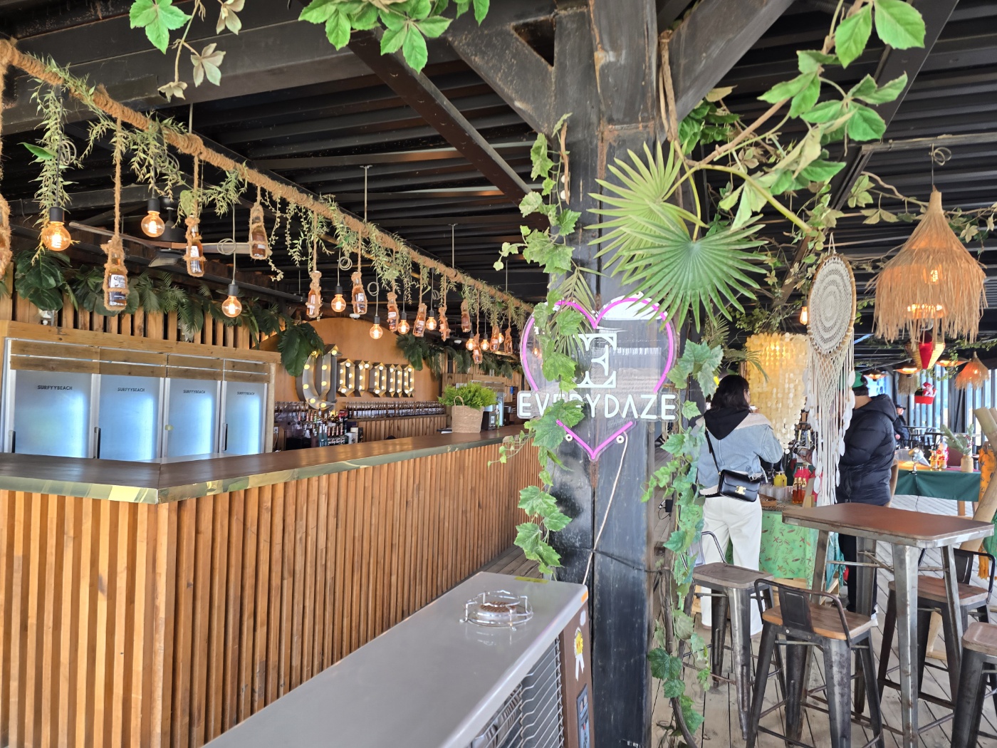 서피비치 실내 매장모습