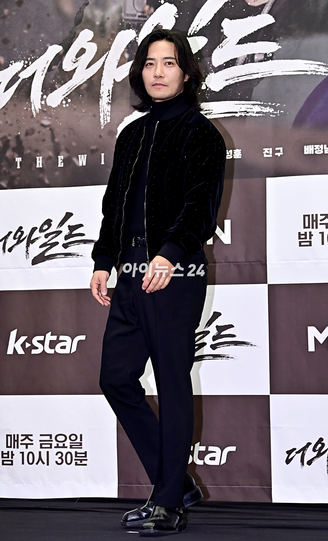 배우 진구가 3일 오전 서울 상암동 스탠포드 호텔에서 진행된 MBN 새 예능 &#39;더 와일드(THE WILD)&#39;제작발표회에서 기념 촬영을 하고 있다. [사진=곽영래 기자]