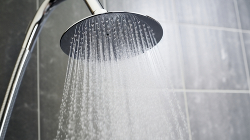 뜨거운 스팀으로 코 속 점막 부드럽게 하기