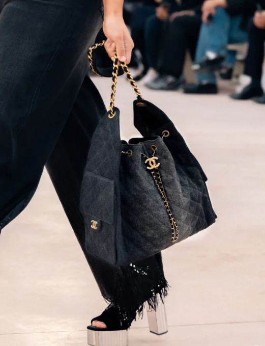 CHANEL 25 Medium Handbag