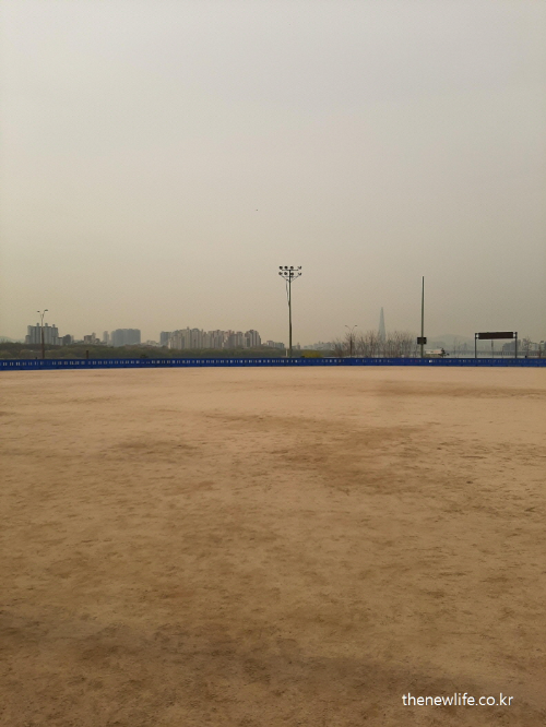 구리 한강공원 어린이 야구장 흙 운동장 실사진-흙길 걷기 가능한 장소