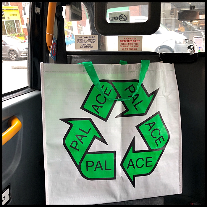 팔라스 트라이퍼그 로고는 어떻게 만들어졌을까?