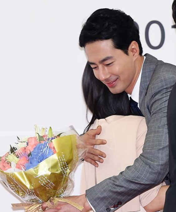 연예인과-포옹하는-꿈