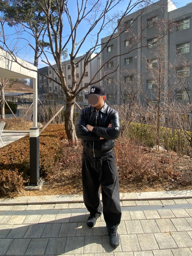 데일리룩('26.2.15.)엠엘비 뉴에라 MLB NY Q핏 언스트럭쳐 볼캡, 스페로네 스탠다드 카라 A-2 재킷, 무신사스탠다드 벌룬 팬츠, 뉴발란스 스니커즈 410V5 트레일 블랙