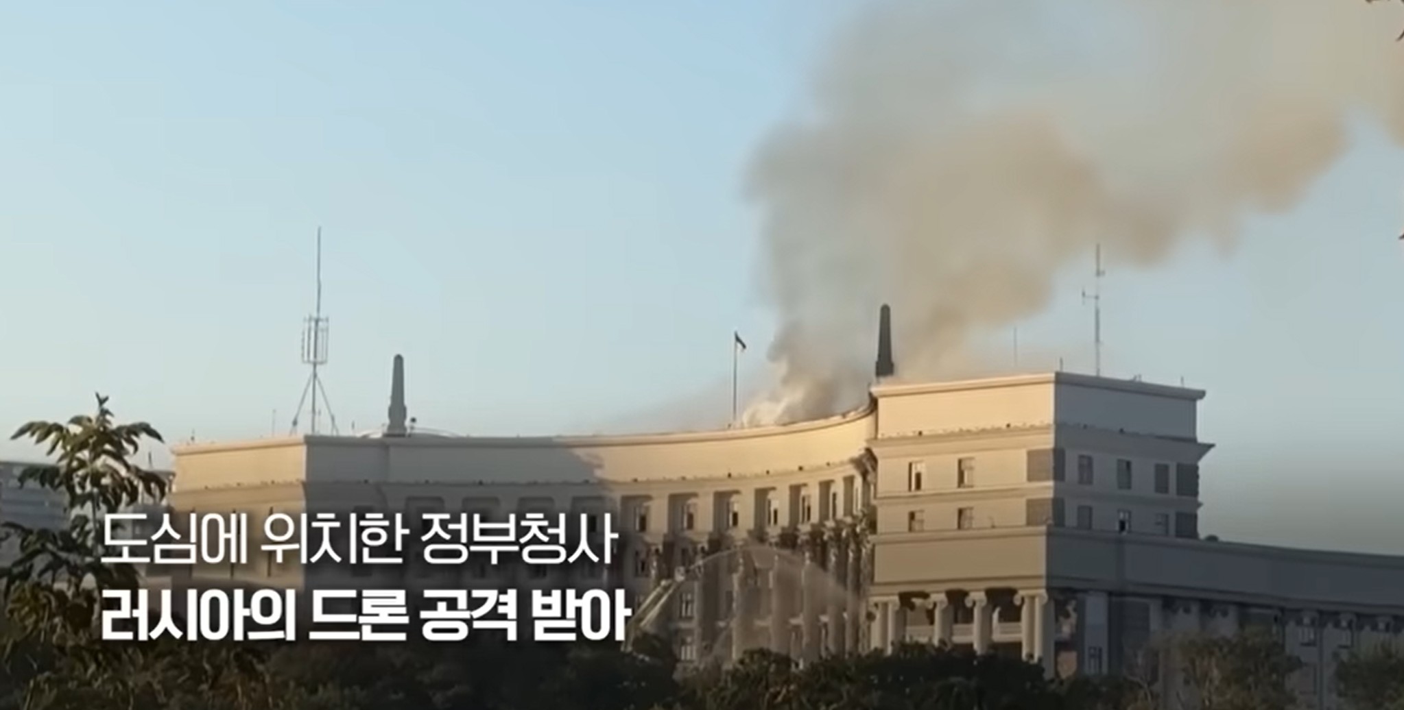 러시아, 우크라이나 정부청사 첫 폭격…전쟁 확전 신호탄인가 관련 사진