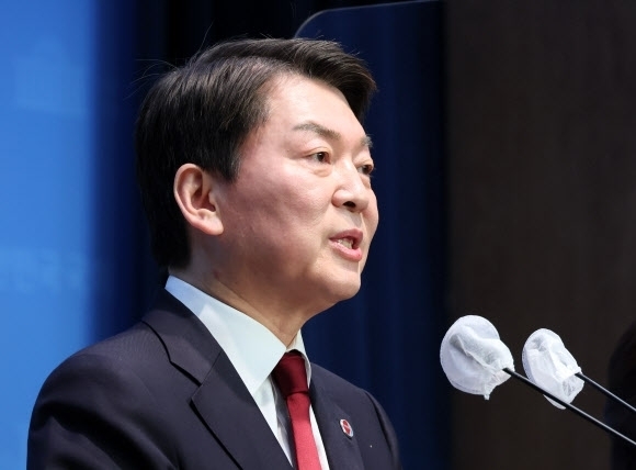 연설하는 안철수