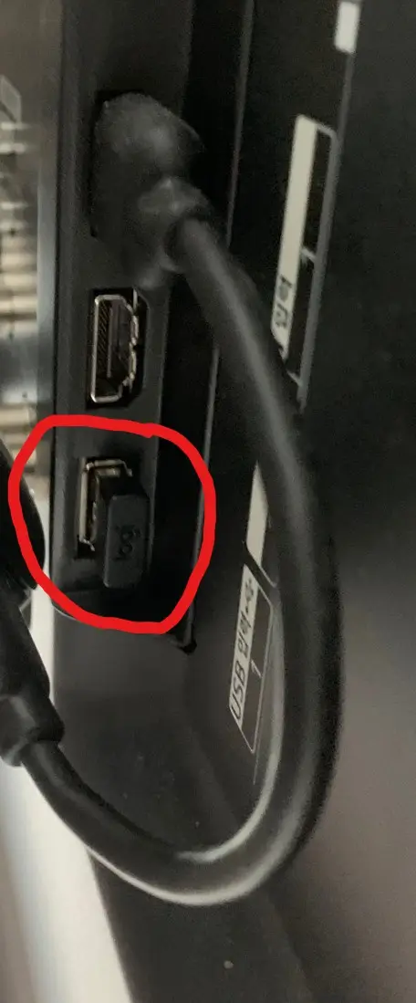 LG TV에 무선 동글 장착