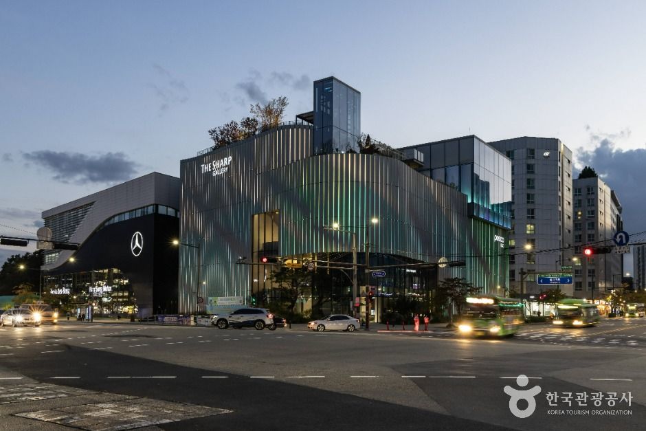 서울 강남 자곡동 더샵갤러리 미디어 파사드 야경 전경