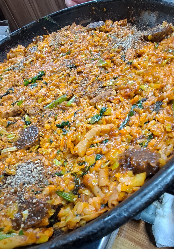 양념을 더 넣어 볶아주신 볶음밥