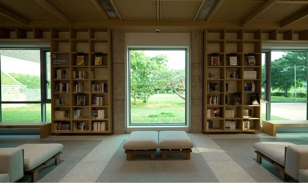 이곳의 하이라이트, ‘눕독’이 되는 도서관