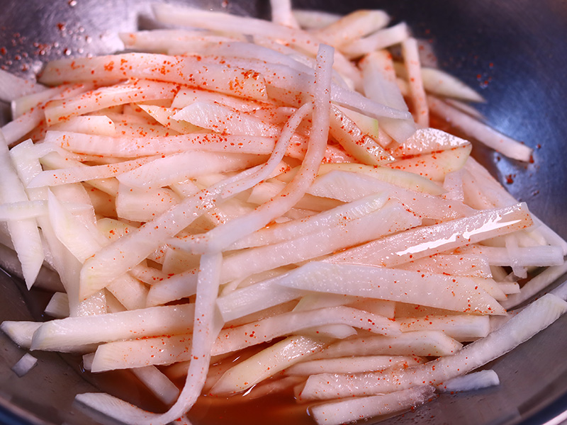 새콤 달콤 무생채