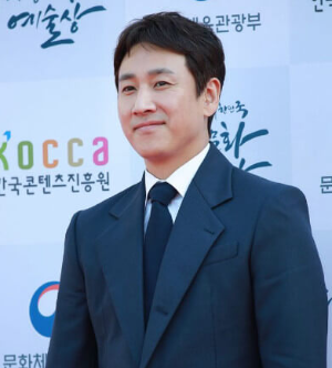 톱스타 이선균