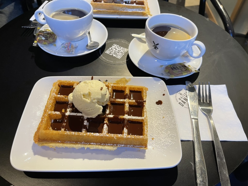 Maison Dandoy 와플 &amp; 커피
