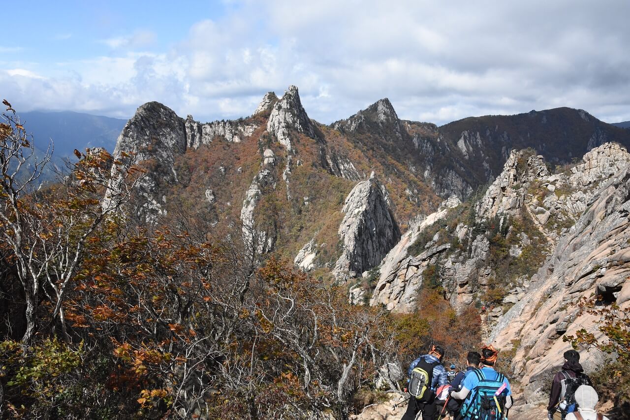 산행을 가는 모습