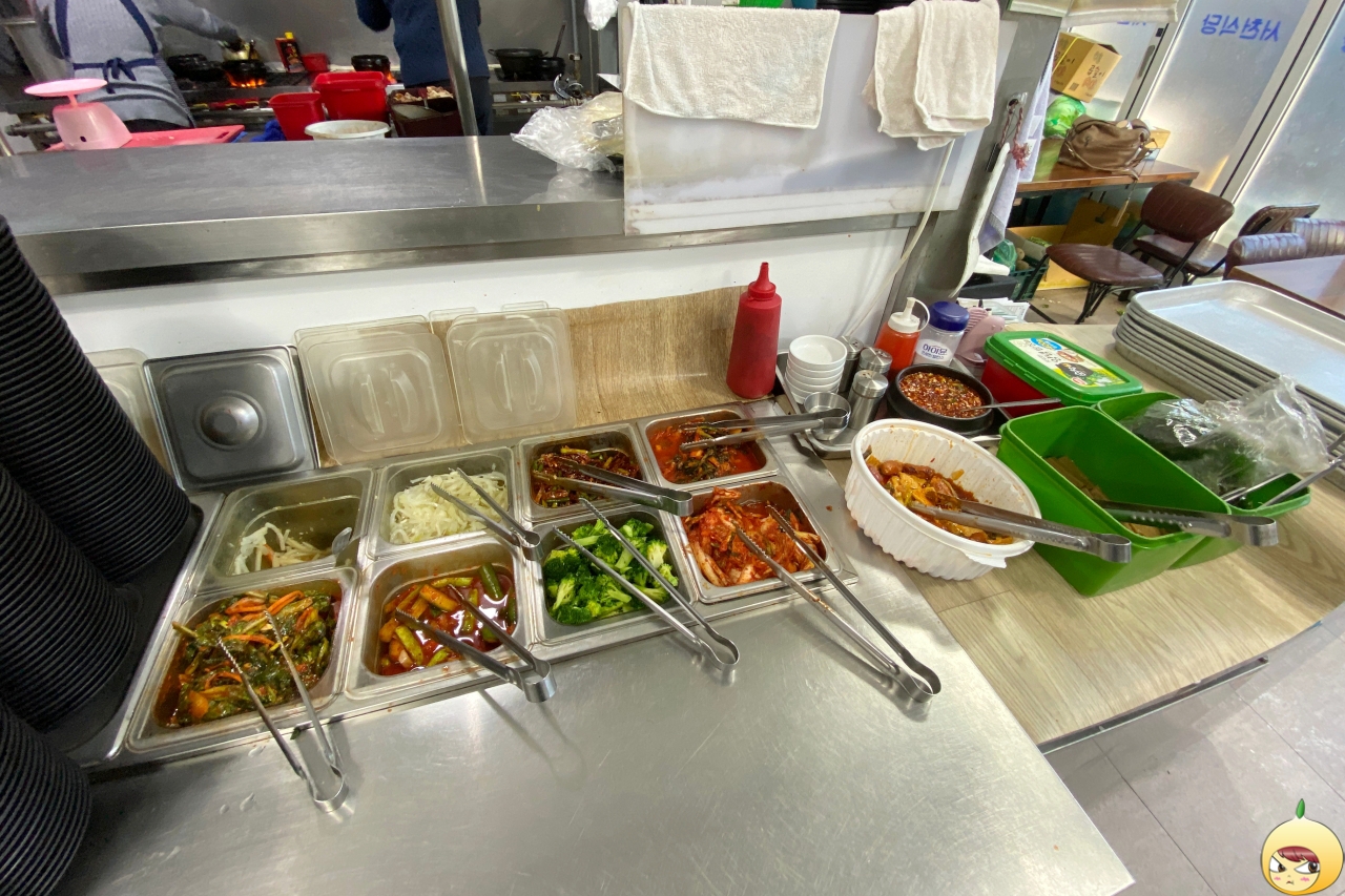 양평동 서천식당 반찬들