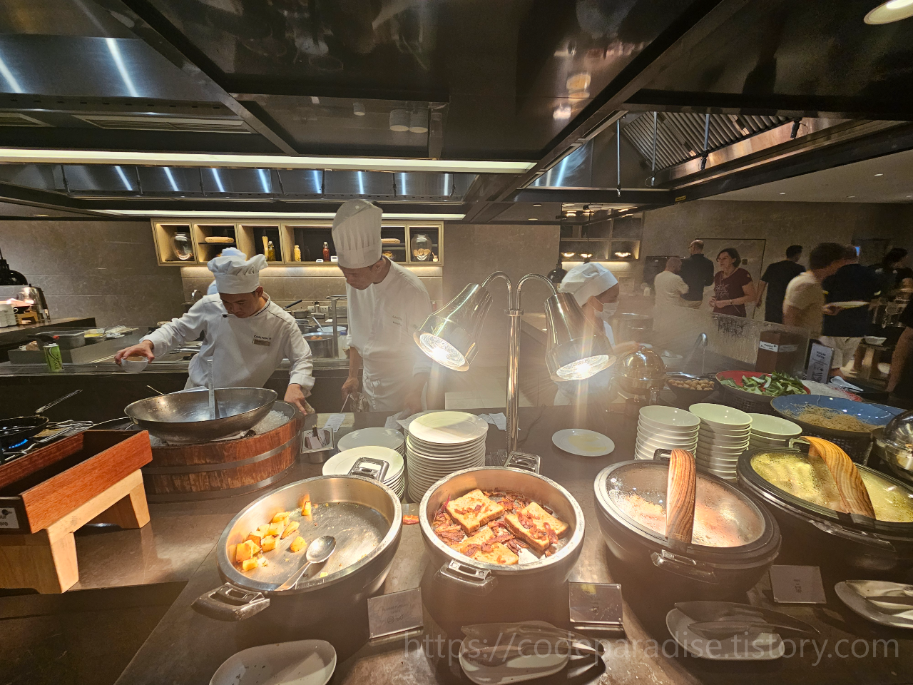 ํธํ
์ฌ์ง