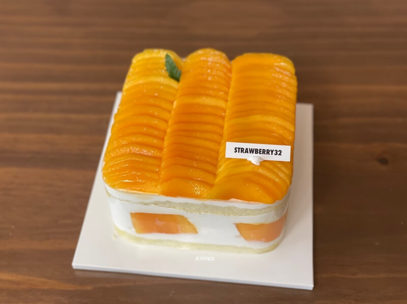 스트로베리32 연남동 망고 케이크 맛집 - 신선한 모습