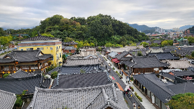 한옥마을 전경을 바라볼 수 있는 전망 카페