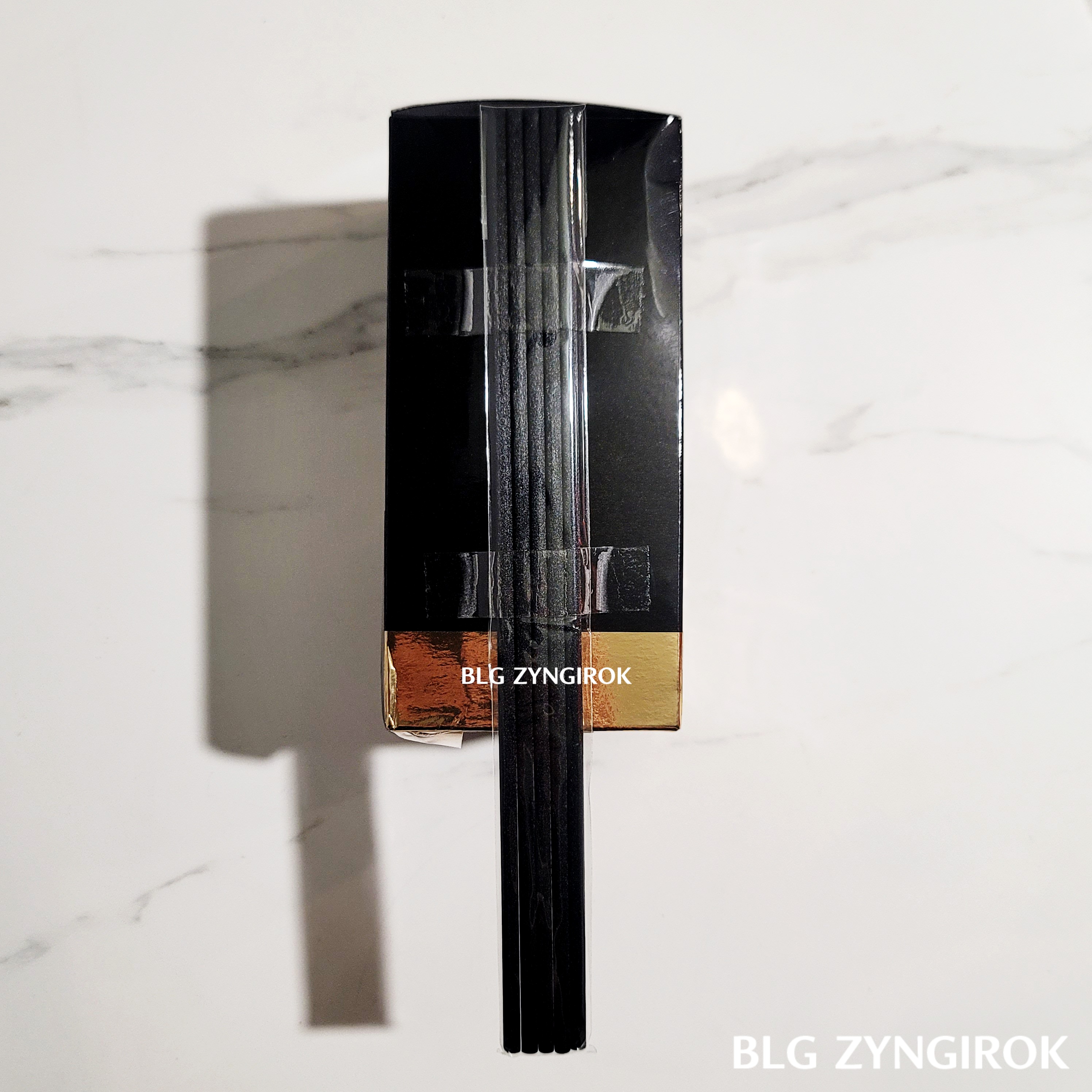 에멜시 에바다 디퓨저 상자 모습이다.