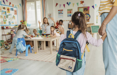 어린이집 가는 아이 이미지