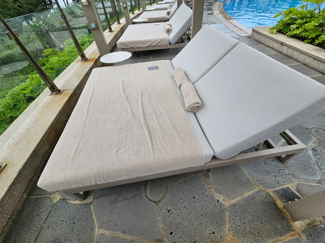 제주 신라호텔 어덜트풀 썬베드