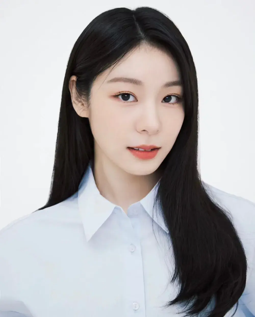 흰 셔츠 입은 김연아
