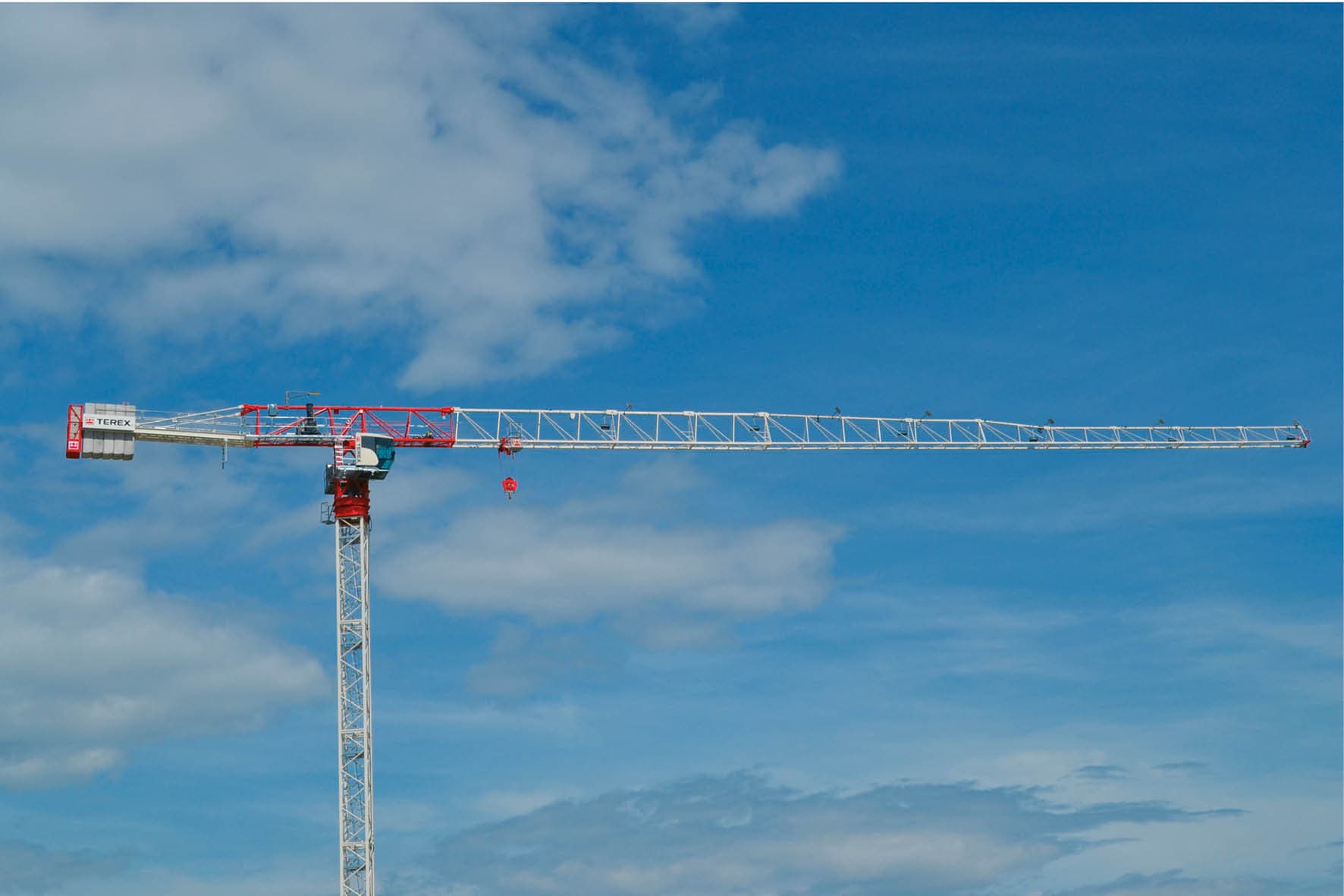 플랫탑 타워크레인의 구조적 장점과 단점