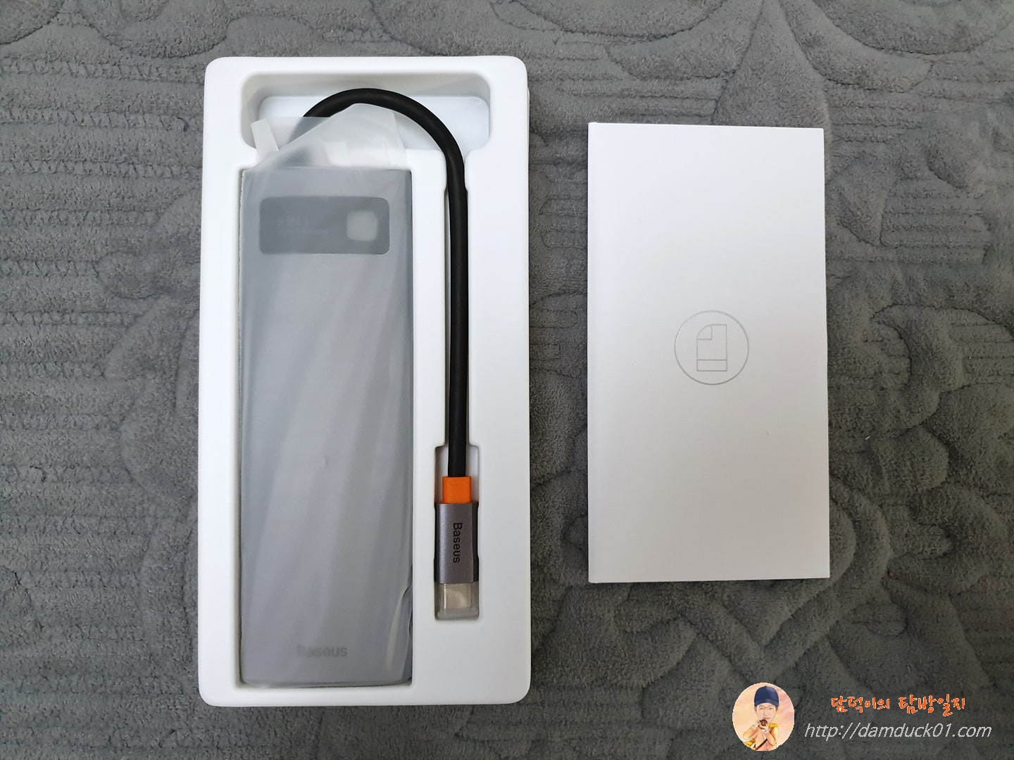 베이스어스 메탈글림 C타입 8-in-1 허브 도킹 스테이션 개봉