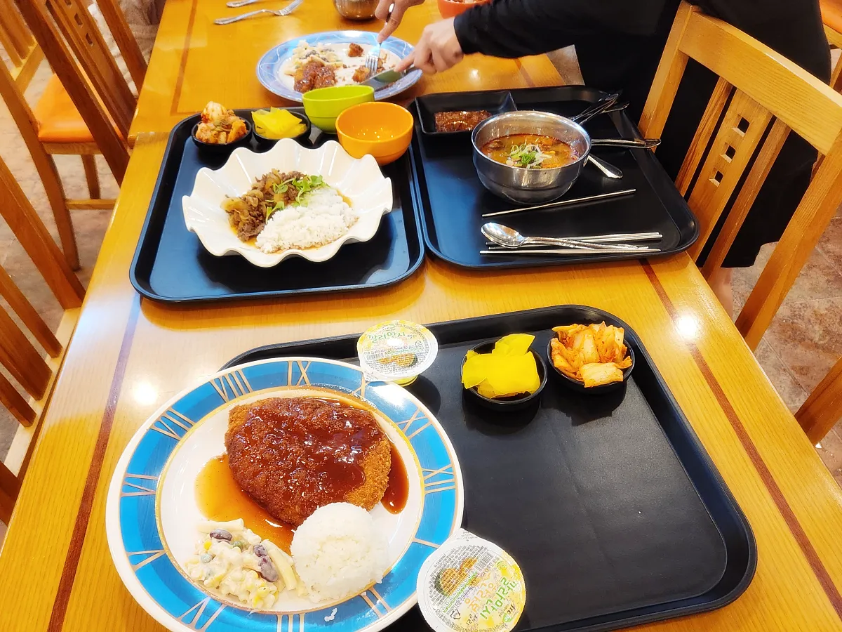 피에스타-레스토랑-주문메뉴들-돈까스-사골우거지탕