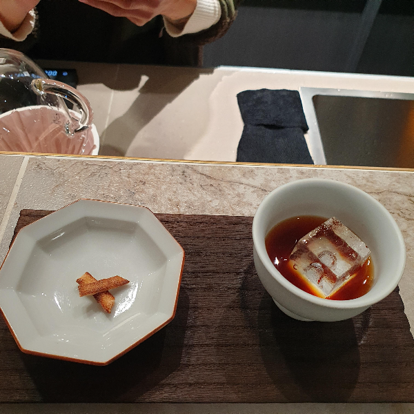 대만 타이베이 카페 프로젝트 킵(Project Keep): 평범하지 않는 메뉴들_원두 수프로 추출한 커피