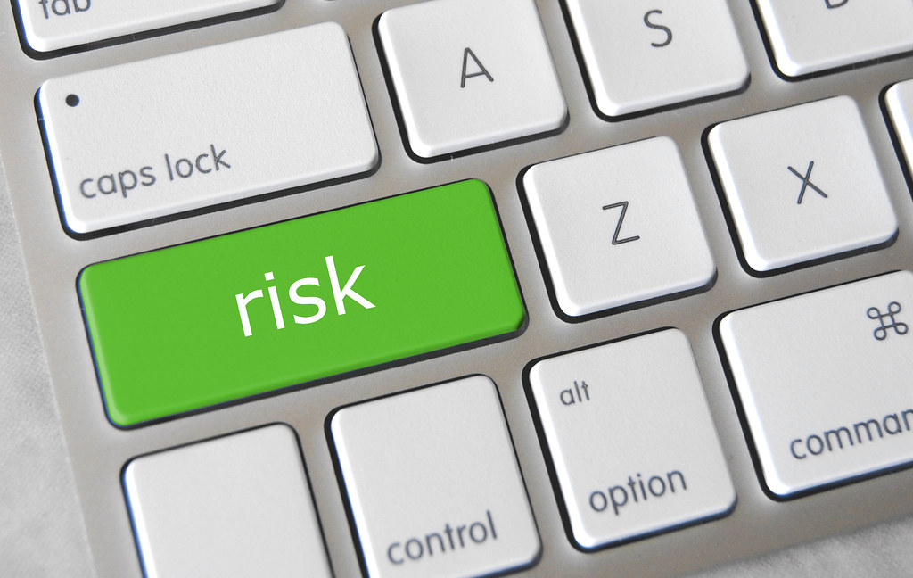 risk-글자가-쓰여진-키보드-사진